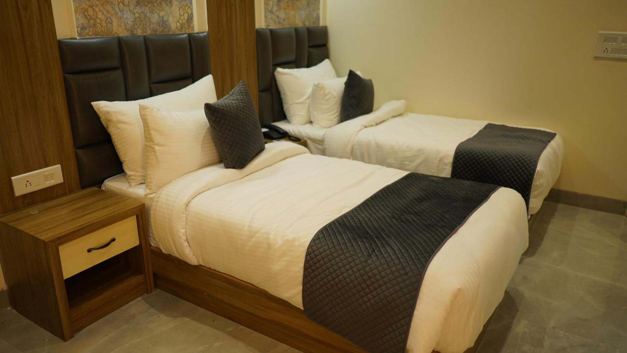 Hotel Silver Pearl Алигарх Экстерьер фото