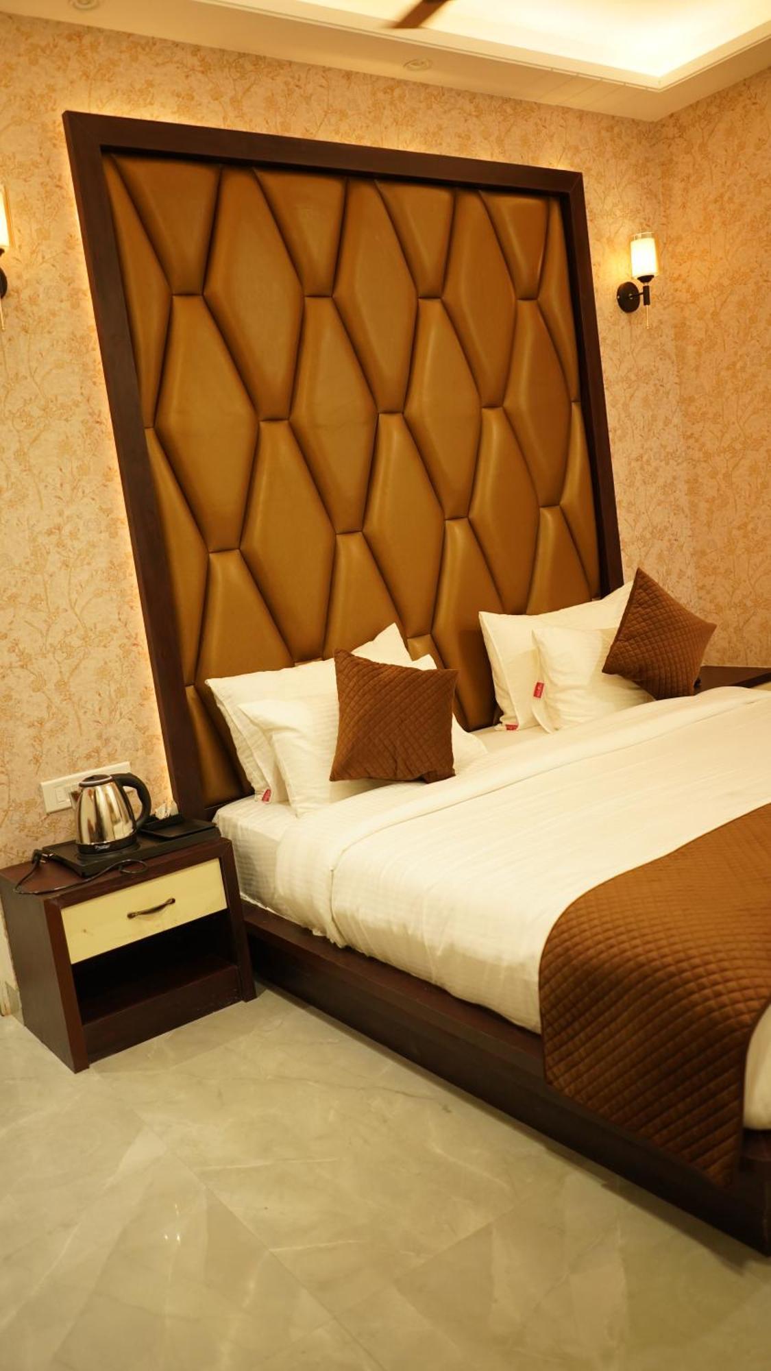 Hotel Silver Pearl Алигарх Экстерьер фото
