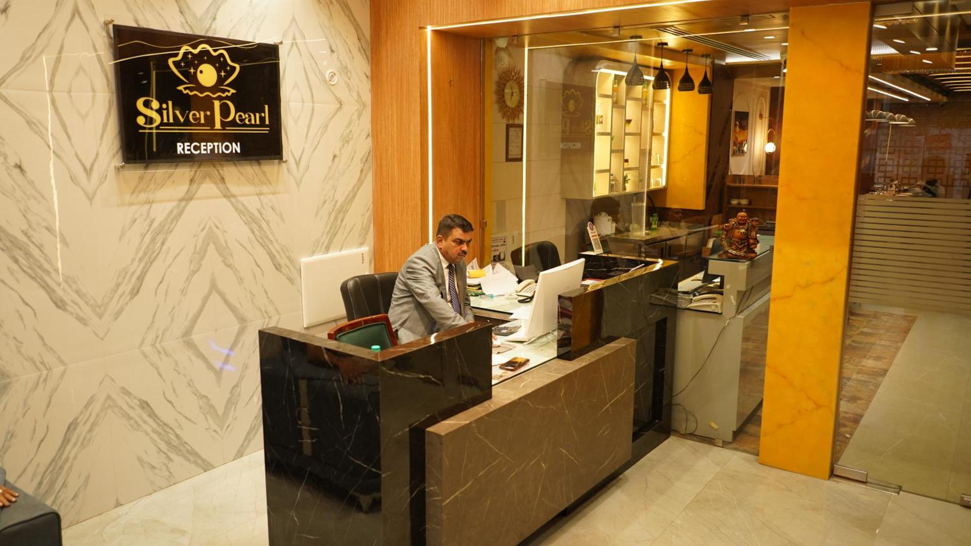 Hotel Silver Pearl Алигарх Экстерьер фото